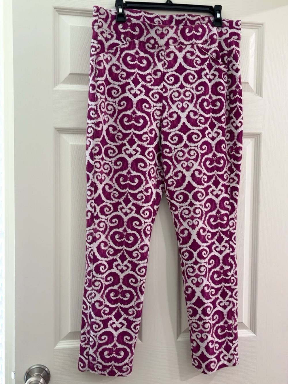 Chico’s Travelers Purple White Scroll Ikat Pull On Ankle Pants Size 2 Large